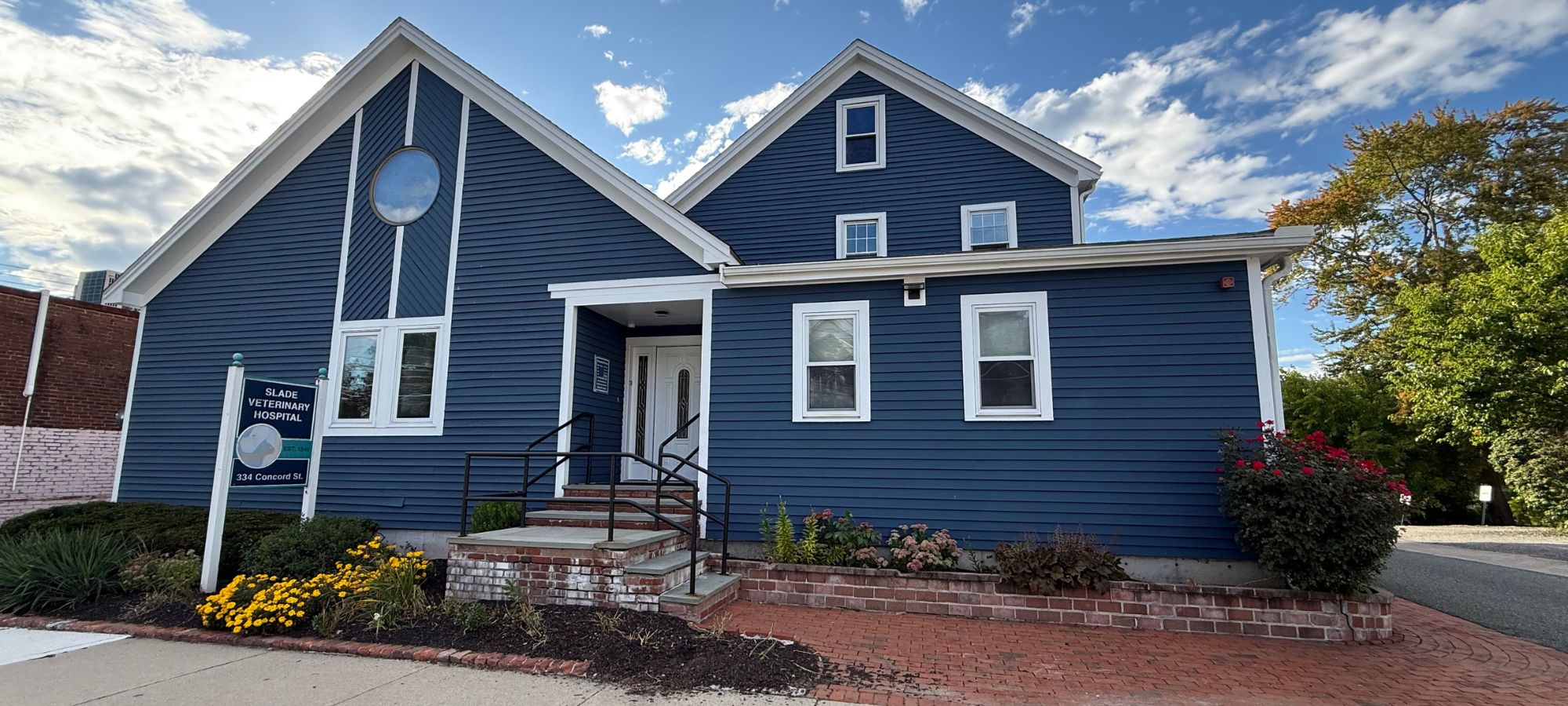 Slade Veterinary Hospital front entrance